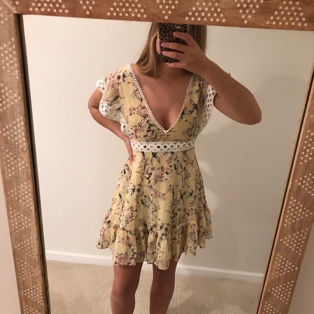 yellow dress